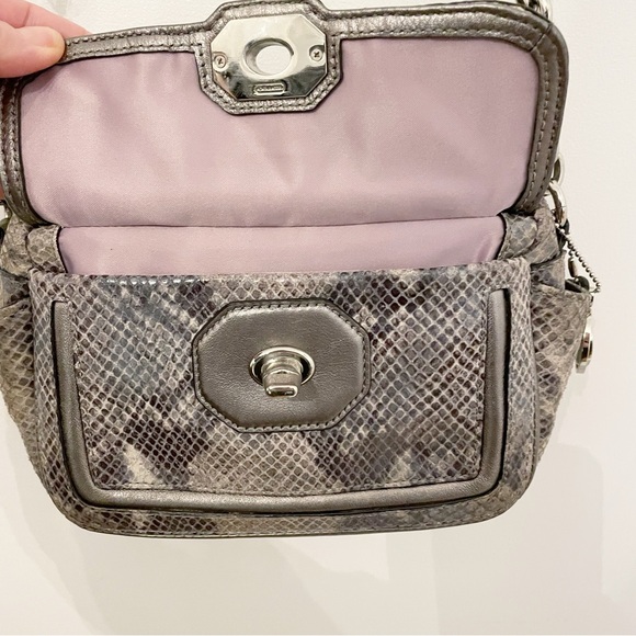 Coach Cambell Me Iridescent
Gray Leather Python F24849
Crossbody - Picture 9 of 16